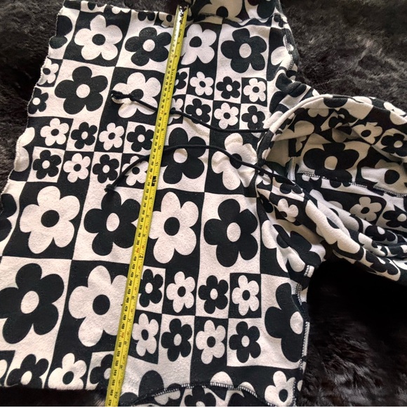 Wild Fable Juniors Cropped Hoodie Size S Black White Floral Check - Picture 5 of 5